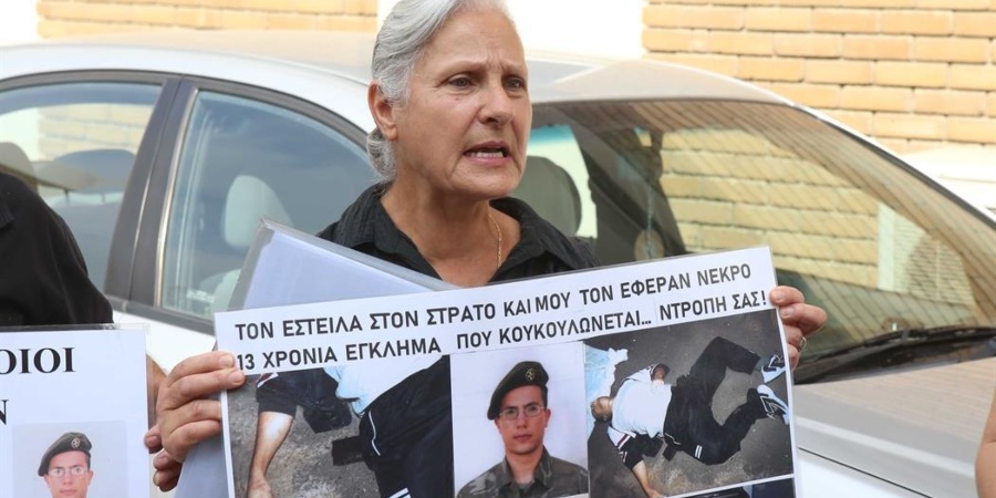 Συγκλονίζει η μητέρα του Θανάση: «Το παιδί μου δεν δικαιώθηκε - Οι δολοφόνοι του κυκλοφορούν ελεύθεροι και ατιμώρητοι» - Δείτε βίντεο