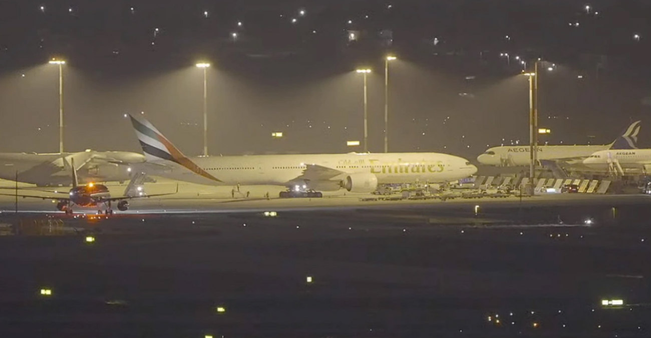 Συνοδεία μαχητικών προσγειώθηκε στο «Ελ. Βενιζέλος» η δεύτερη πτήση της Emirates - Δείτε live εικόνα