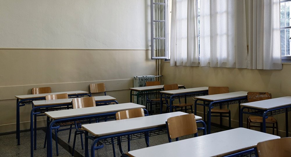 Σοβαρό περιστατικό στην Ελλάδα: Έπεσαν σοβάδες σε σχολική αίθουσα εν ώρα μαθήματος - Στο νοσοκομείο τέσσερα παιδιά