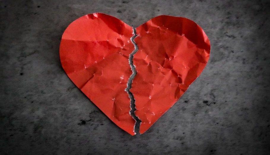 Απρόσμενος χωρισμός για πασίγνωστο ζευγάρι - Τέλος στη σχέση τους μετά από 9 χρόνια έρωτα και ένα παιδί