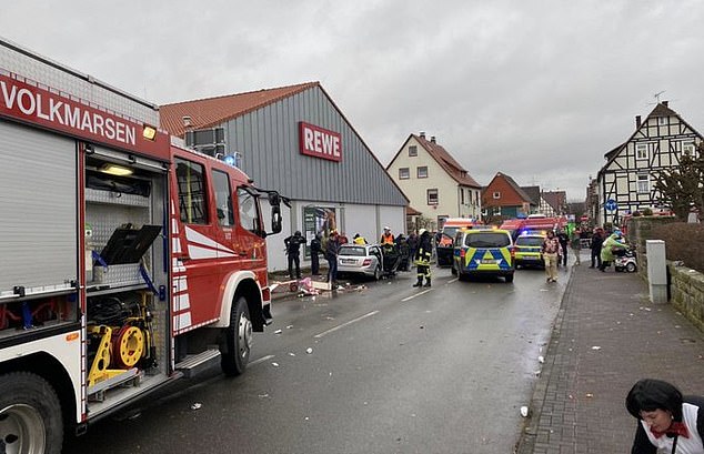 ΕΚΤΑΚΤΟ: Αυτοκίνητο έπεσε σε πλήθος στη Γερμανία-  Πληροφορίες για αρκετούς τραυματίες