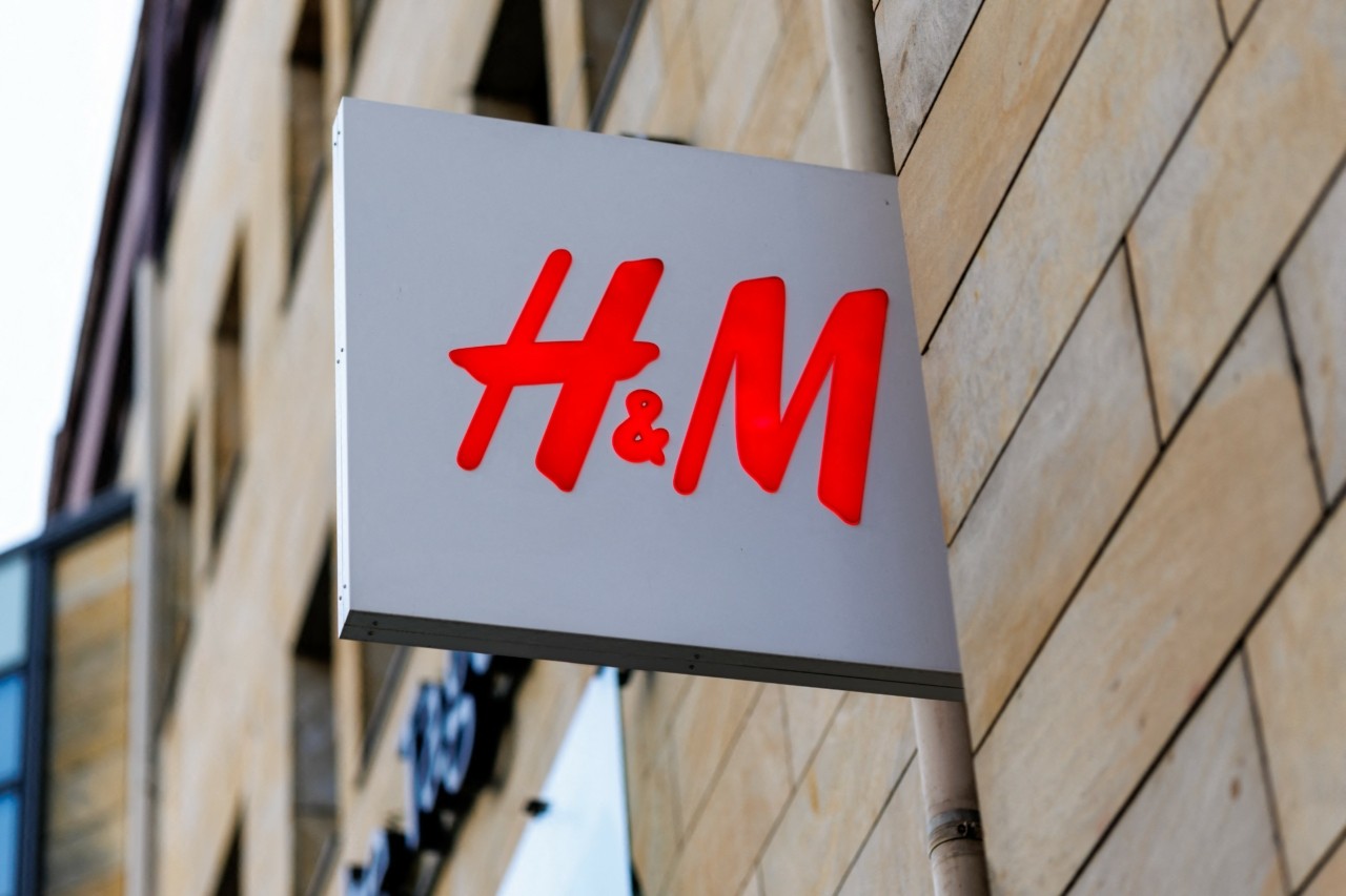 Η ιστορία της H&M: Από ένα μικρό κατάστημα στο Βεστερός, σε διεθνή αυτοκρατορία μόδας