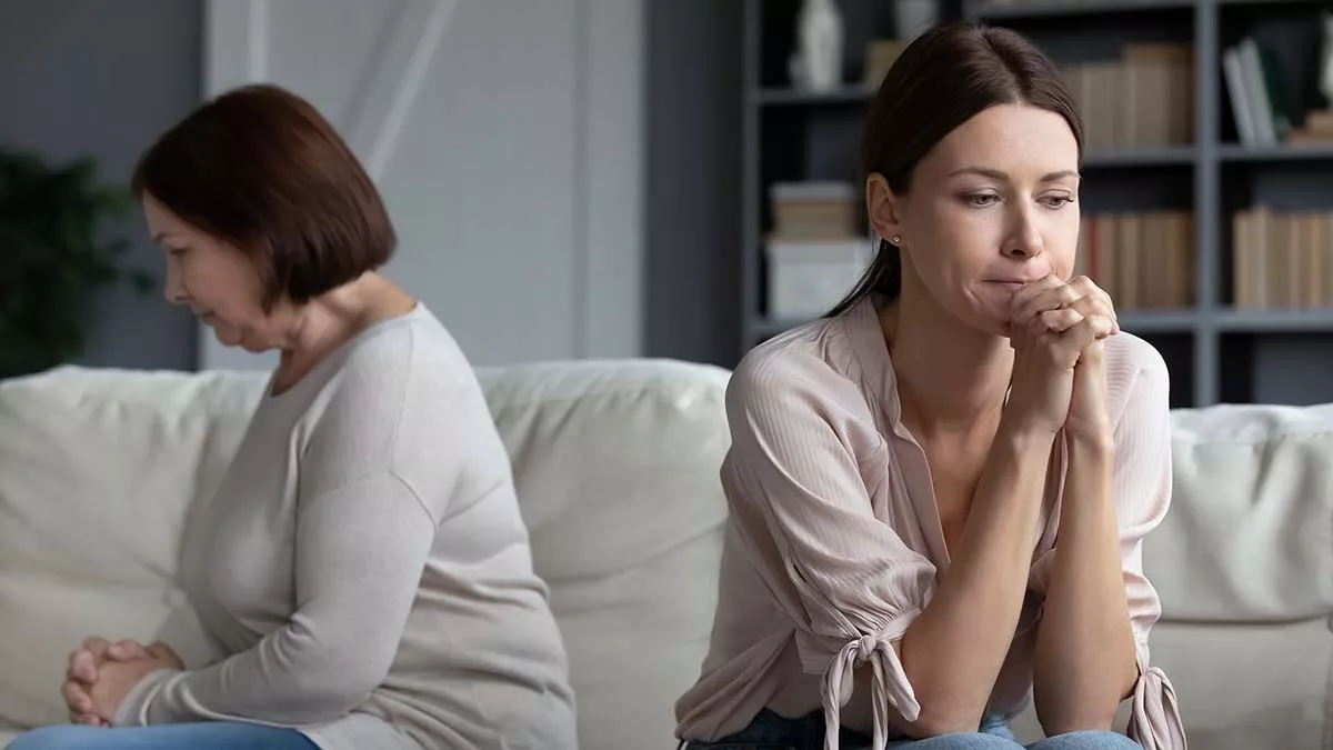 Τοξικοί συγγενείς: 5 τρόποι να προστατευτείτε χωρίς να τους κλείσετε την πόρτα