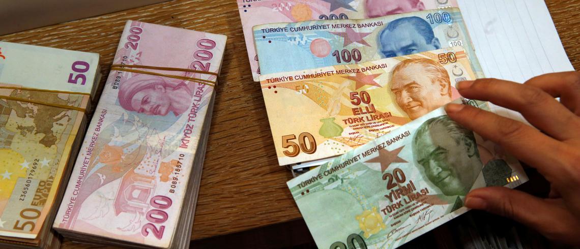 Σε νέο ιστορικο χαμηλό σημείο έναντι δολαρίου υποχώρησε η τουρκική λίρα, φόβοι για πτώχευση της χώρας