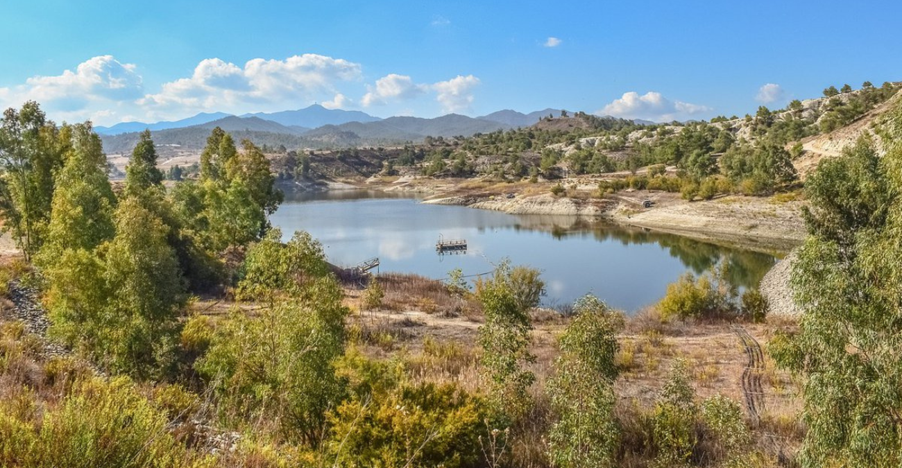Φράγματα στην Κύπρο: Οι βροχές φέρνουν εκατομμύρια κυβικά νερού – Τι δείχνουν οι νέες προβλέψεις