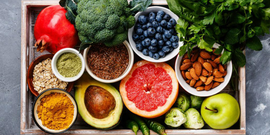 Ηπιότερος ο κορωνοϊός με υγιεινή φυτική διατροφή - Τι πρέπει να τρώμε;