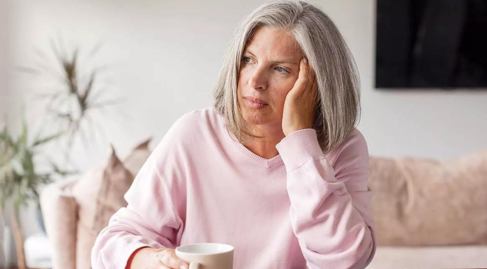 Άνοια: Έξι συμπεριφορές στη μέση ηλικία που σχετίζονται με αύξηση του κινδύνου πάνω από 50%