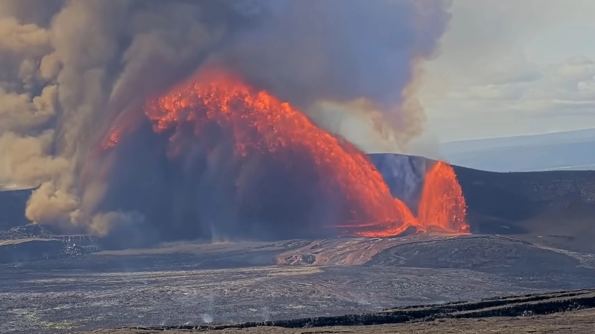 Εντυπωσιακές εικόνες από τη νέα έκρηξη του ηφαιστείου Κιλαουέα στη Χαβάη - Η λάβα έφτασε τα 30 μέτρα - Βίντεο