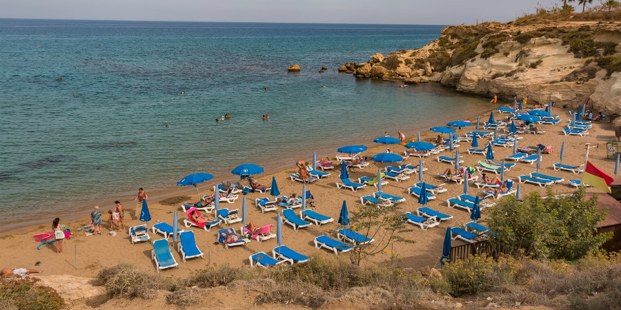 Στον Πρωταρά οι βάρκες μεταμορφώθηκαν σε...βιβλιοθήκες και πήραν θέση στις παραλίες - Φωτογραφίες