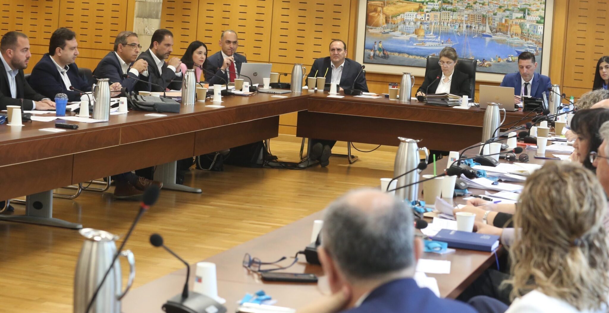 Επ. Οικονομικών: Άγνωστος ο αριθμός εξετάσεων για θέσεις δημοσίου - Όσα συζήτησαν για τη διαδικασία 