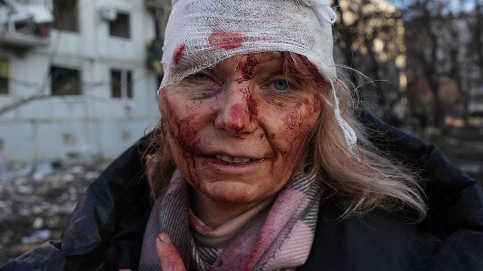 Η Ολένα που γλίτωσε από τους βομβαρδισμούς του Πούτιν και έγινε γνωστή σε όλο τον κόσμο μιλά για τη φρίκη του πολέμου