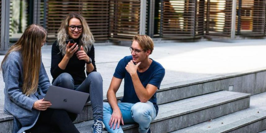 Φοιτητική Χορηγία: Όλα όσα πρέπει να ξέρετε για κριτήρια και ποσά μετά τις αλλαγές που ψήφισε η Βουλή – Πότε θα ανοίξουν οι αιτήσεις