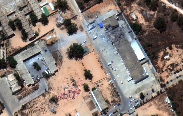 ΛΙΒΥΗ: Οι δυνάμεις του Χάφταρ αρνούνται ότι βομβάρδισαν το κέντρο κράτησης μεταναστών στην Τατζούρα 