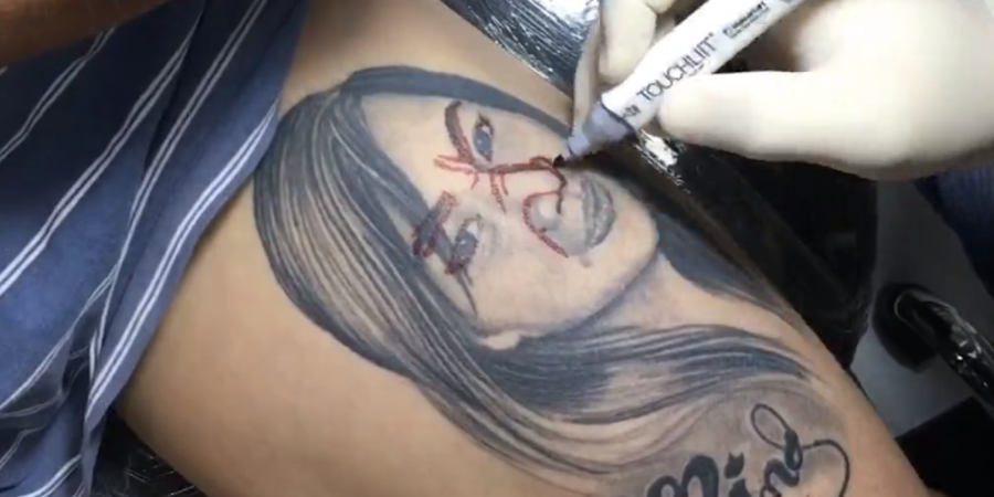 Έκανε τατουάζ την κοπέλα του και το μετάνιωσε – Επικότατη αλλαγή – VIDEO