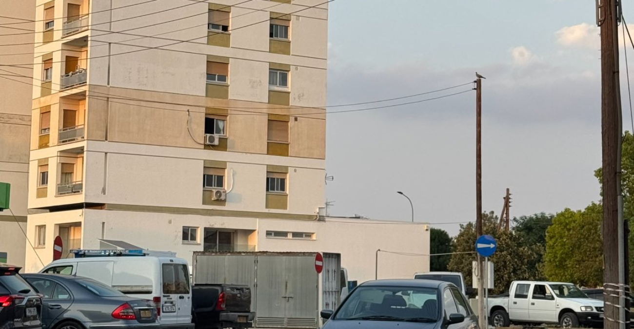 «Γάρος της Ημέρας»: Πάρκαρε στη μέση του δρόμου και… έφυγε - Φωτογραφία