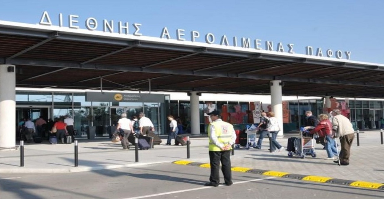 Χειροπέδες σε 25χρονη: Έφθασε στην Κύπρο με 24 κιλά κάνναβης στις αποσκευές της