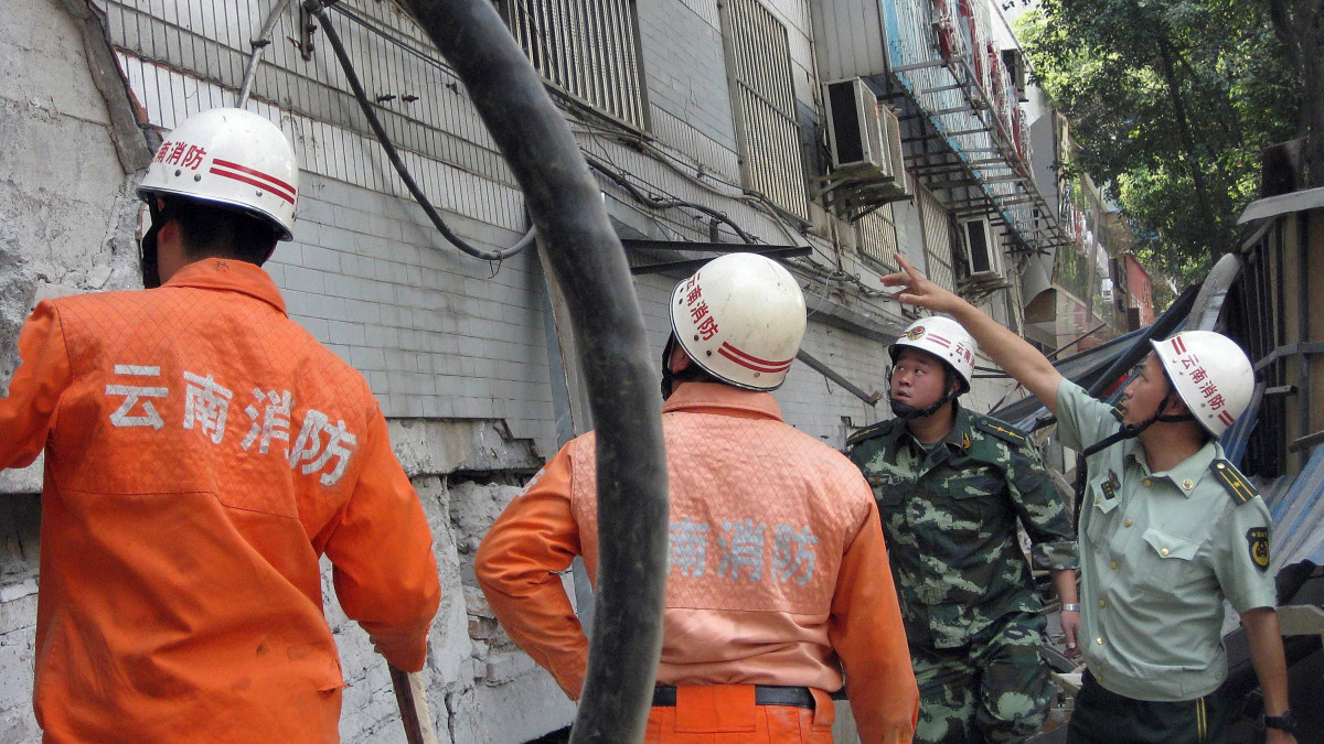 Κίνα - Κορωνοϊός: Το ξενοδοχείο που κατέρρευσε ήταν 5όροφο - Αγωνιώδεις προσπάθειες για τους εγκλωβισμένους