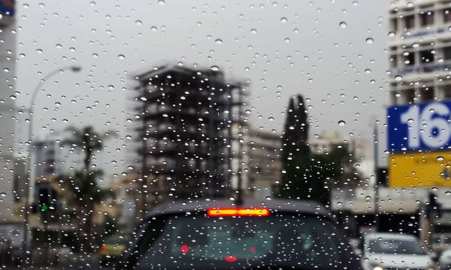ΚΑΙΡΟΣ: Βροχές σε όλη την Κύπρο – Χαμηλές οι θερμοκρασίες