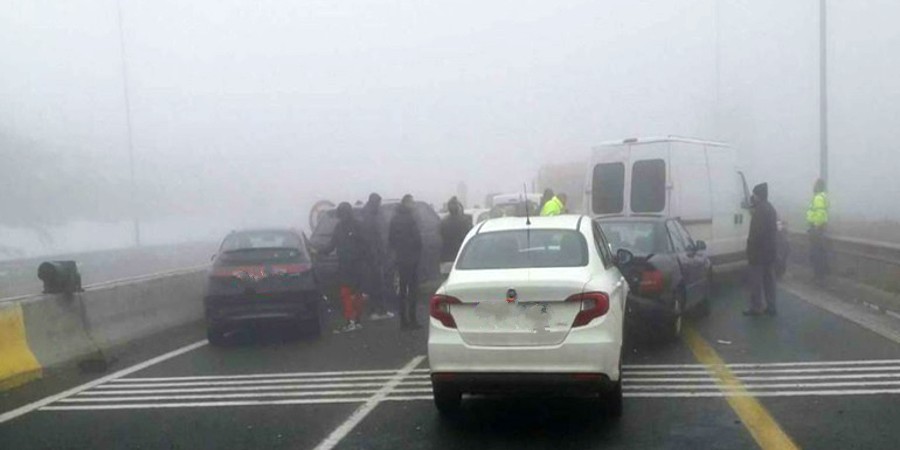 Απίστευτη καραμπόλα στην Ελλάδα - Συγκρούστηκαν πάνω από 28 οχήματα – Βίντεο από το σημείο