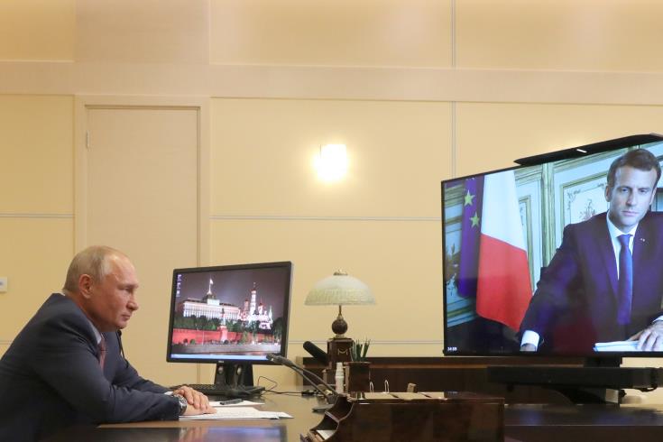 Μακρόν και Πούτιν επιμένουν στην 'αναγκαιότητα να τερματιστούν οι συγκρούσεις' στο Ναγκόρνο Καραμπάχ