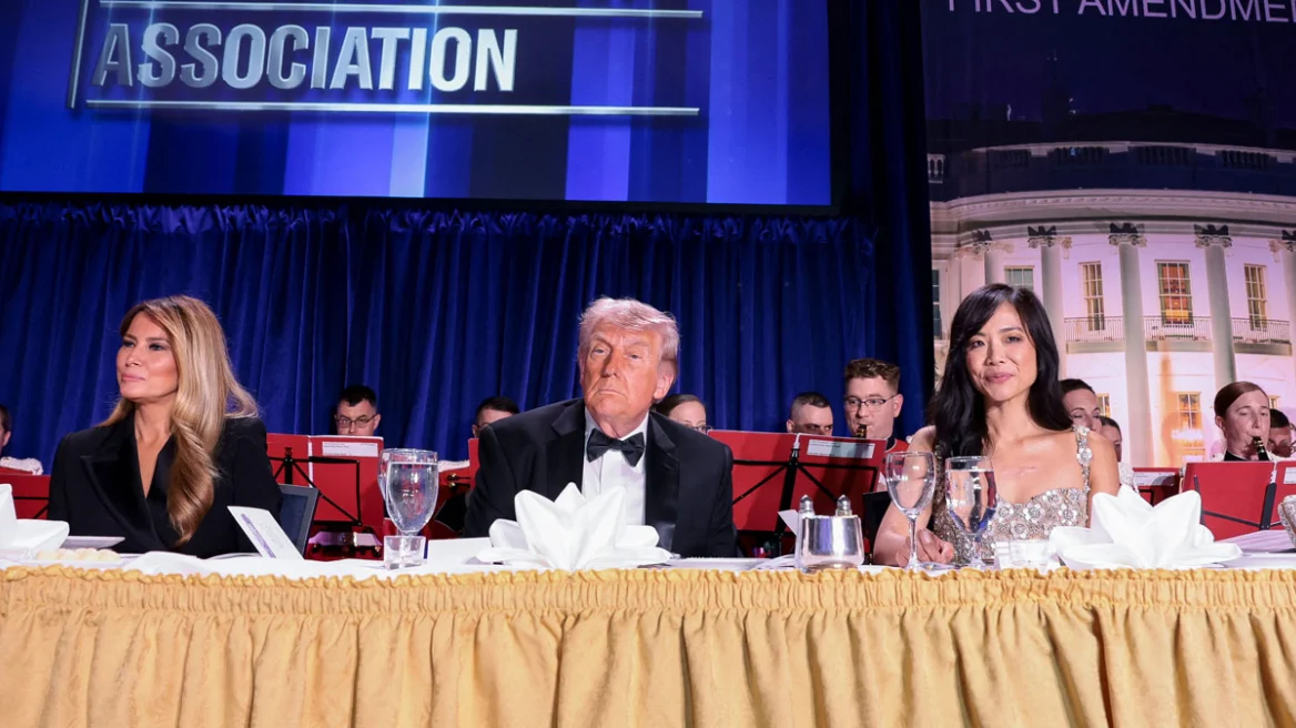 Η επίθεση στο δείπνο των ανταποκριτών πυροδότησε θεωρίες συνωμοσίας ότι ο Τραμπ σκηνοθετεί ο ίδιος τις απόπειρες δολοφονίας του