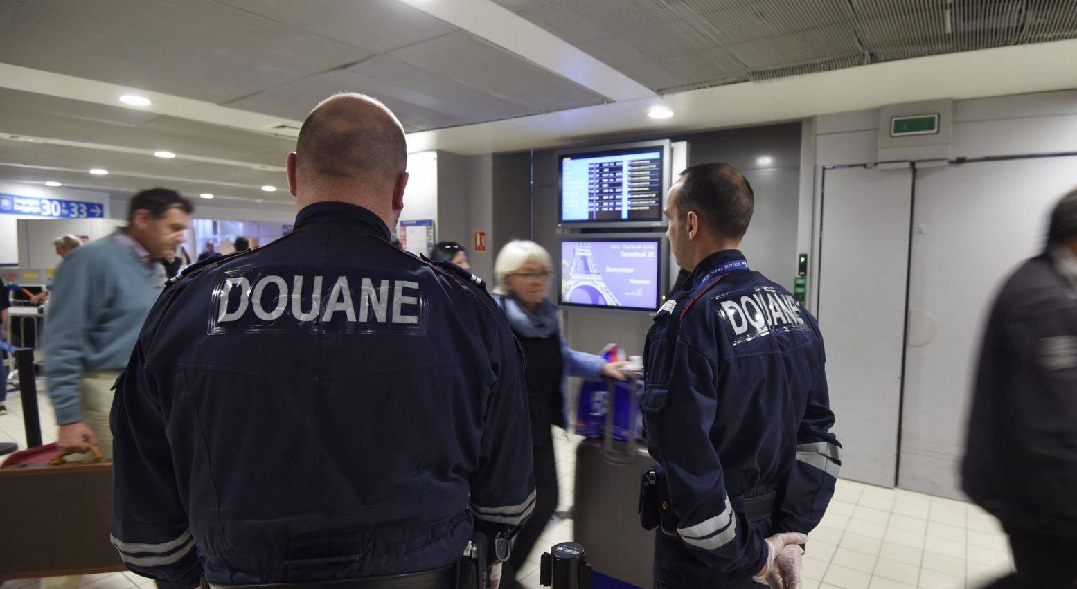 Πανικός σε αεροδρόμιο στο Παρίσι - Δύο άτομα με ψεύτικα πιστόλια 