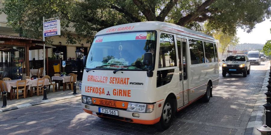 ΚΟΚΚΙΝΑ: Με λεωφορεία και πλοία φτάνουν οι Τ/κ - «Γιορτάζουν» τους βομβαρδισμούς της Τηλλυρίας