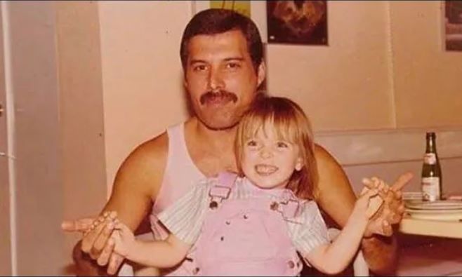 Πέθανε η κρυφή κόρη του Φρέντι Μέρκιουρι σε ηλικία 48 χρόνων - Ποια ήταν 