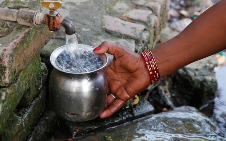 Η τραγική αιτία που γυναίκες αρνούνται να πιουν νερό ακόμη και στον καύσωνα