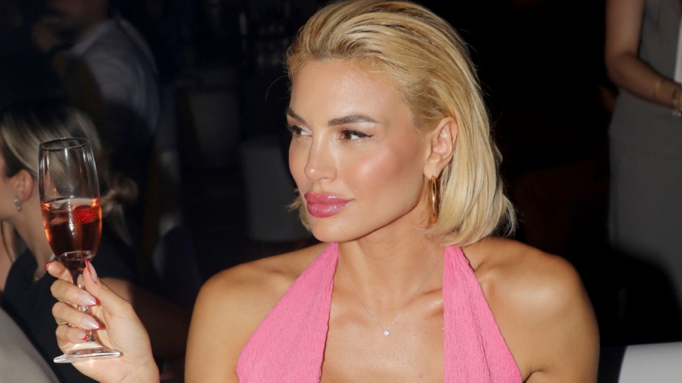 Η Αλεξάνδρα Παναγιώταρου πόζαρε ανάμεσα σε φοίνικες στις Σεϋχέλλες - Δείτε φωτογραφίες