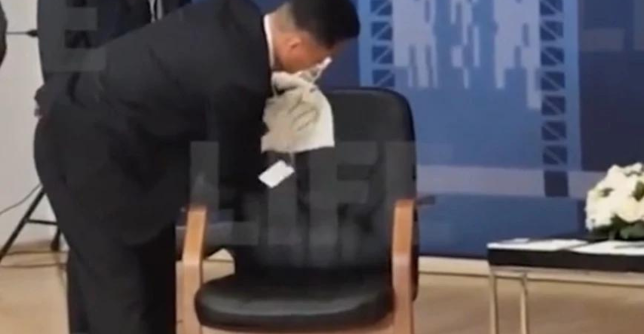 Μέλη της ασφάλειας του Κιμ Γιονγκ Ουν απολύμαναν την καρέκλα του Βορειοκορεάτη ηγέτη πριν τη συνάντηση με τον Πούτιν