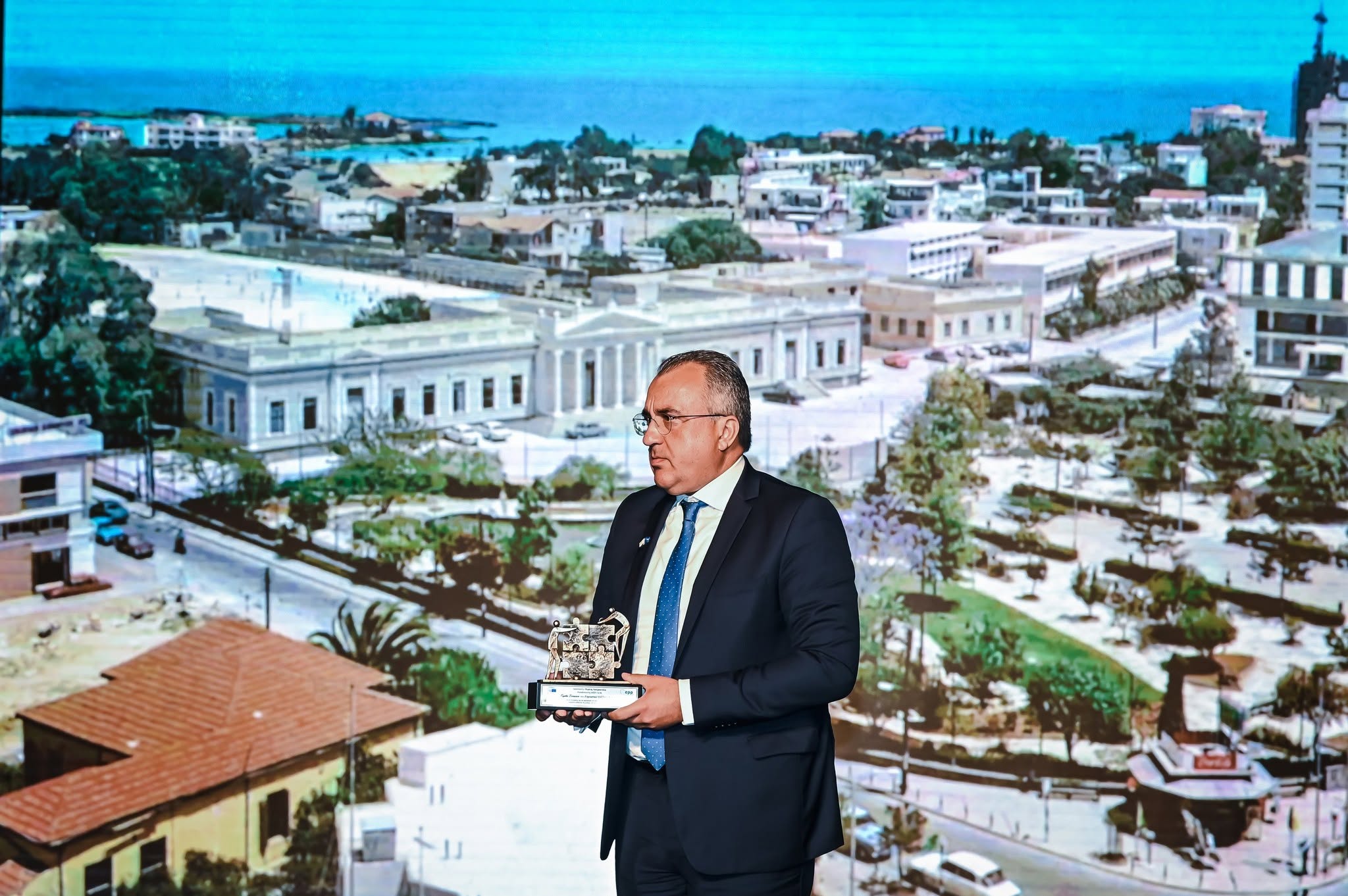 «Πρέπει να επενδύσουμε στις υποδομές, είναι αδιανόητο να μην έχουμε γήπεδα» - Βίντεο