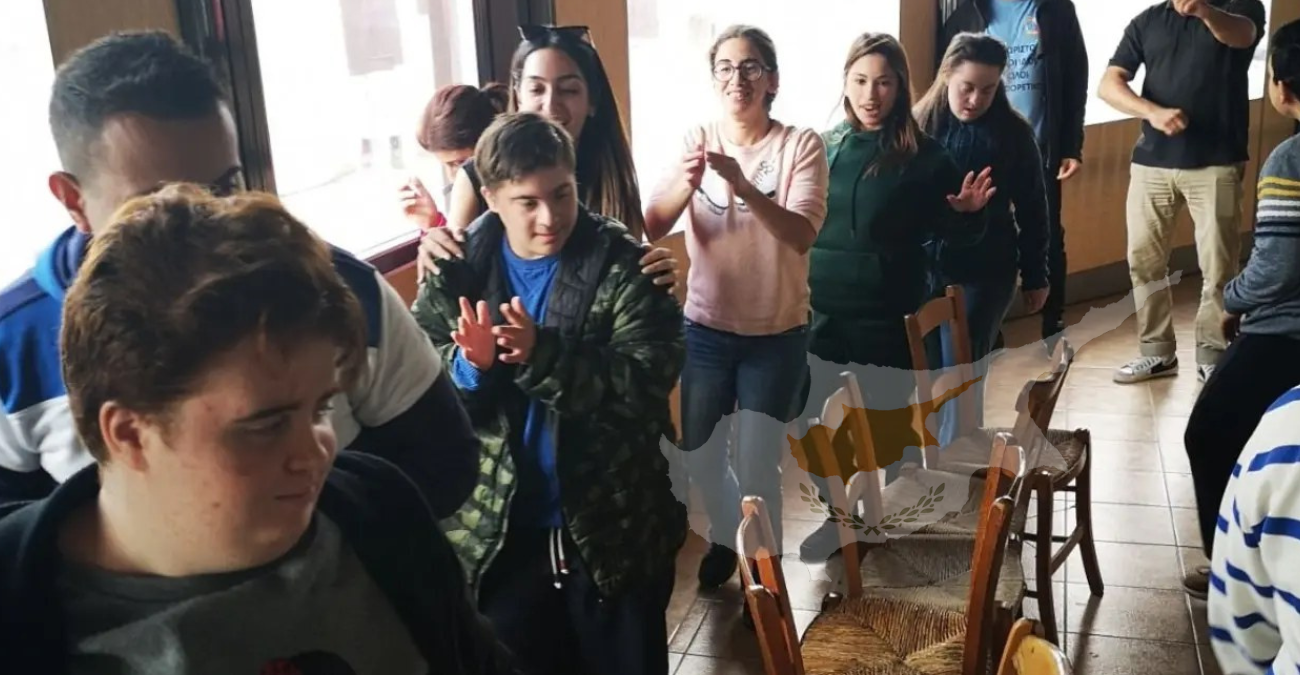 Καφενείο σε χωριό στη Λάρνακα χάρισε χαμόγελα: Ανοιξε τις πόρτες του σε παιδιά ΑμεΑ και διασκέδασαν μαζί - Βίντεο