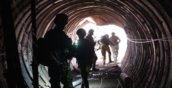 Ο ισραηλινός στρατός λέει ότι βρήκε τη μεγαλύτερη σήραγγα της Χαμάς- αποκαταστάθηκαν οι τηλεπικοινωνίες