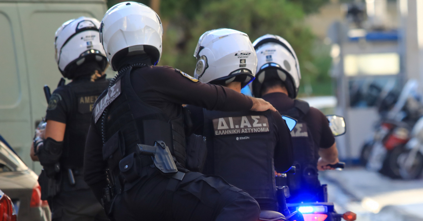 Άγριο επεισόδιο με πυροβολισμούς σε beach bar στη Χαλκιδική - Τρεις στο νοσοκομείο, ο ένας σοβαρά τραυματισμένος