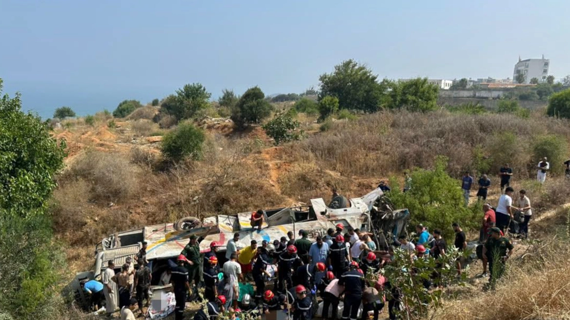 Τουλάχιστον 25 νεκροί από ανατροπή λεωφορείου στην Αλγερία