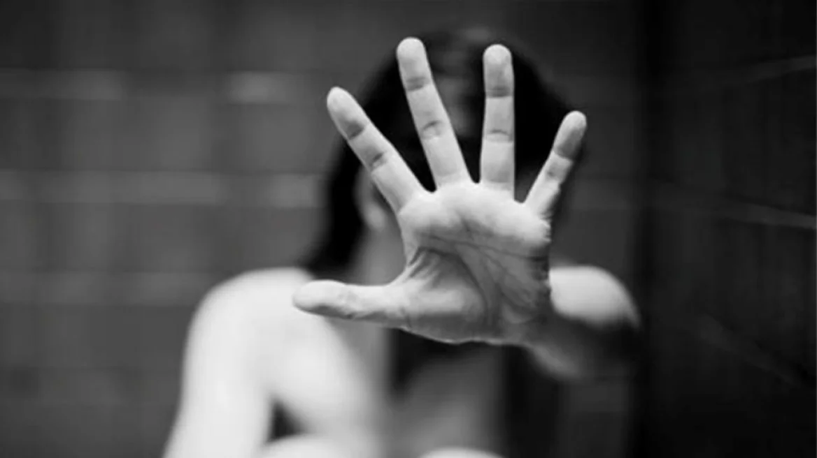  Επίθεση σε 13χρονη από τρεις συμμαθήτριές της - Οι δύο την χτυπούσαν στο πρόσωπο και η άλλη τραβούσε βίντεο