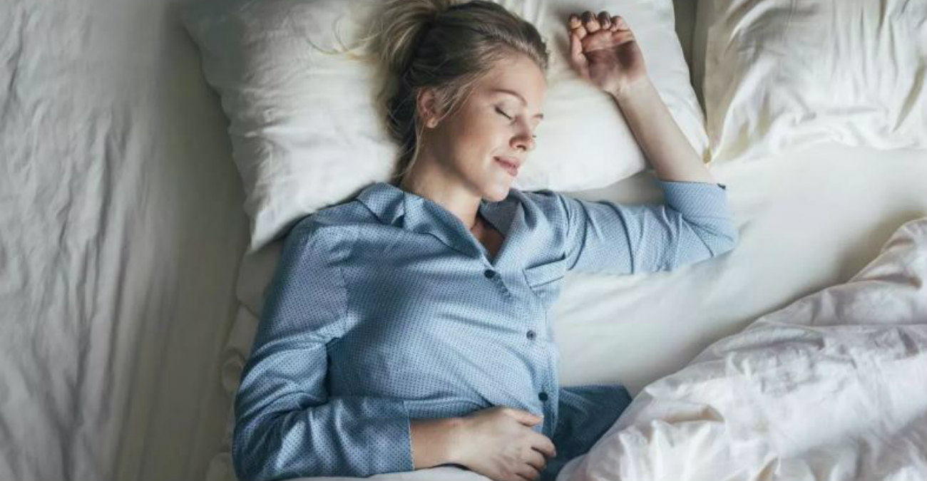 Μιλάτε στον ύπνο σας; Τι σημαίνει το παραμιλητό – Πότε να ανησυχήσετε