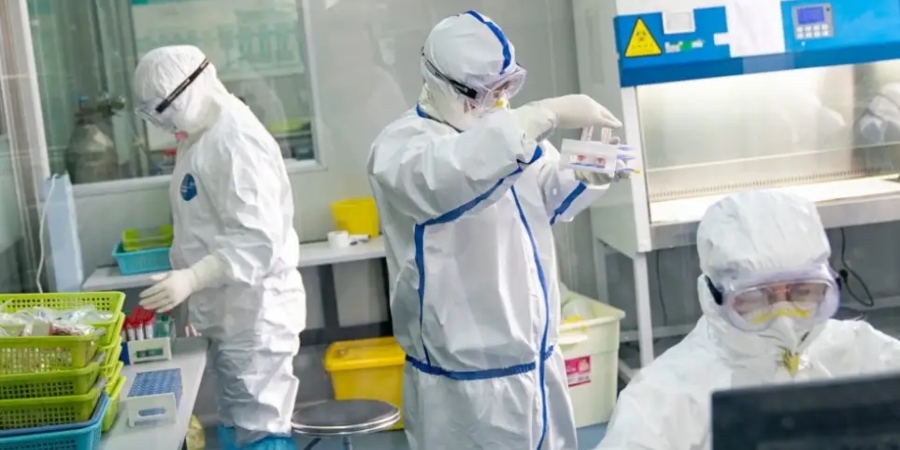 Επικεφαλής ΕΜΑ: Άγνωστο αν τα υπάρχοντα εμβόλια παραμένουν αποτελεσματικά στην «Όμικρον»