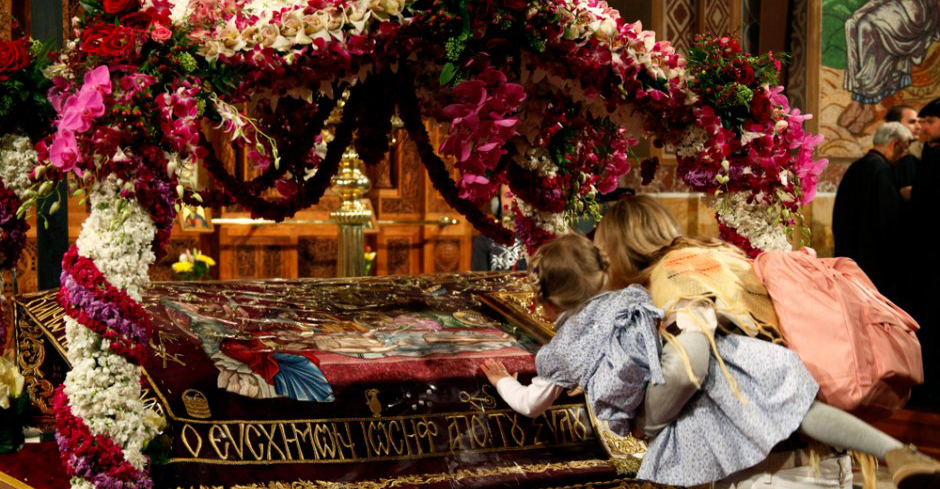 Μεγάλη Παρασκευή: Η κορύφωση του Θείου Δράματος – Τα έθιμα, η Αποκαθήλωση και οι μεγάλες συναντήσεις Επιταφίων