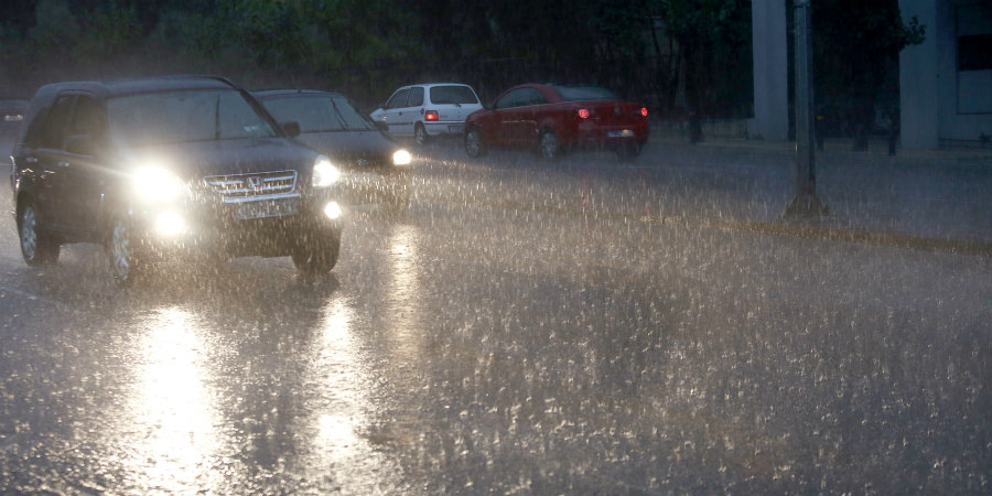 ΟΔΗΓΟΙ ΠΡΟΣΟΧΗ: Αυτοί οι δρόμοι είναι επικίνδυνοι λόγω βροχών - Προειδοποιεί η Αστυνομία 
