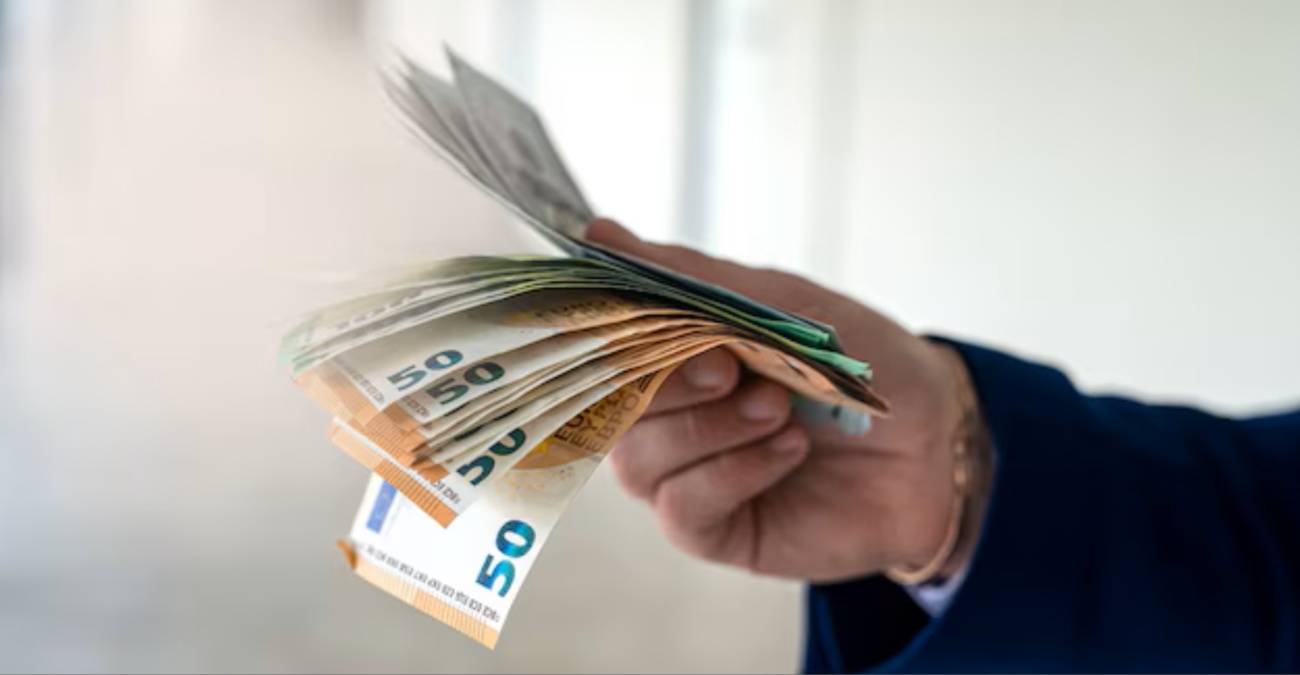 Η Βουλή ψήφισε τερματισμό πολλαπλών συντάξεων για μελλοντικούς αξιωματούχους
