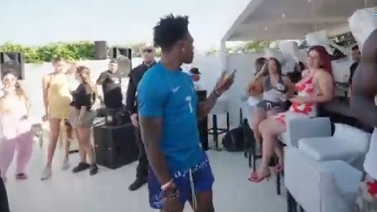 Τύπος είδε στο LIVE του IShowSpeed τη γυναίκα του που υποτίθεται πως ήταν στην Ιταλία για δουλειά  - Δείτε βίντεο 