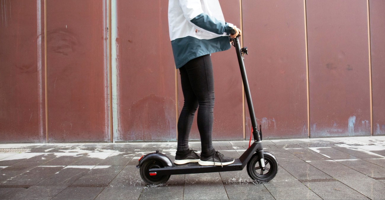 Τέλος τα σκούτερ για τους κάτω των 17 – Όλες οι αλλαγές που ψήφισε η Βουλή