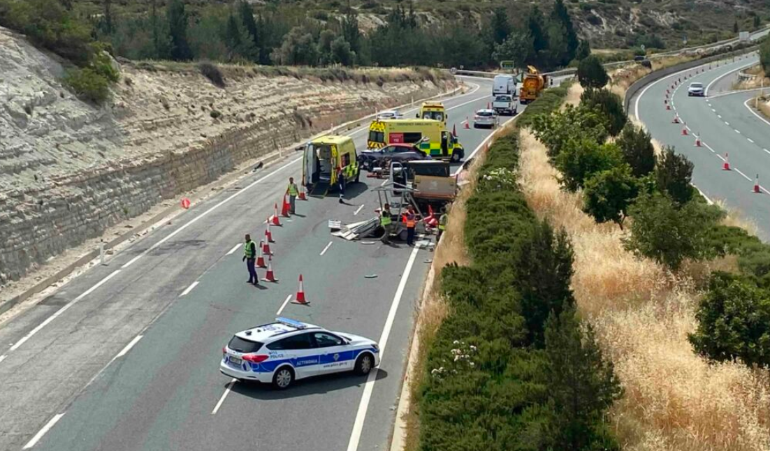 Συγκλονιστικές λεπτομέρειες για το σοβαρό τροχαίο στο highway - Προσπάθησε να σώσει τον συνάδελφο του πριν το ατύχημα, η κατάσταση υγείας του 24χρονου 