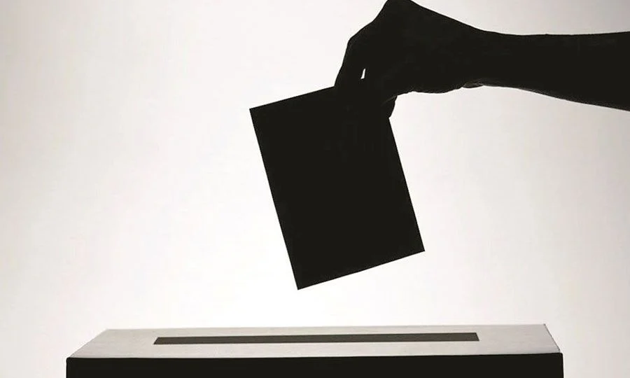 Υπουργικό: Δικαίωμα ψήφου στον τόπο τους για εκ μητρογονίας εκτοπισθέντες - Οι αλλαγές που εγκρίθηκαν 