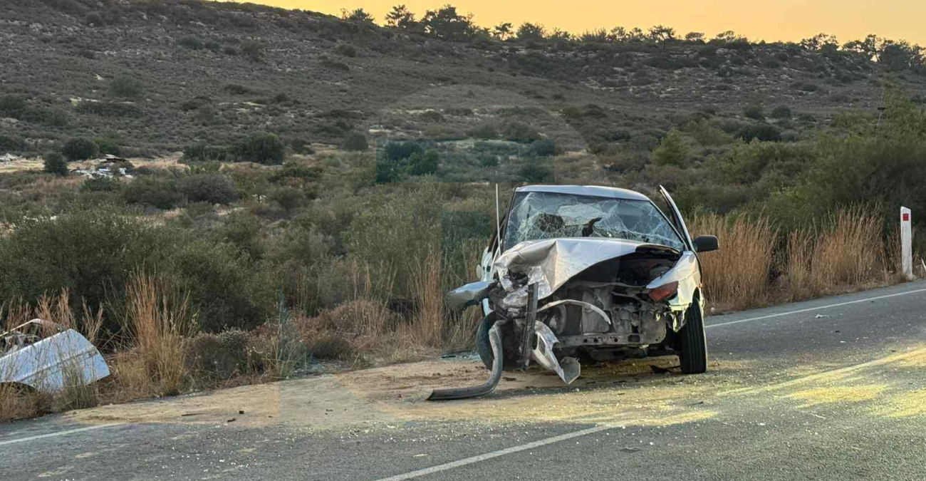 Σφοδρή σύγκρουση στο δρόμο Καντού – Κυβίδων: Σοβαρά στο νοσοκομείο ένα πρόσωπο - Φωτογραφίες από το σημείο 