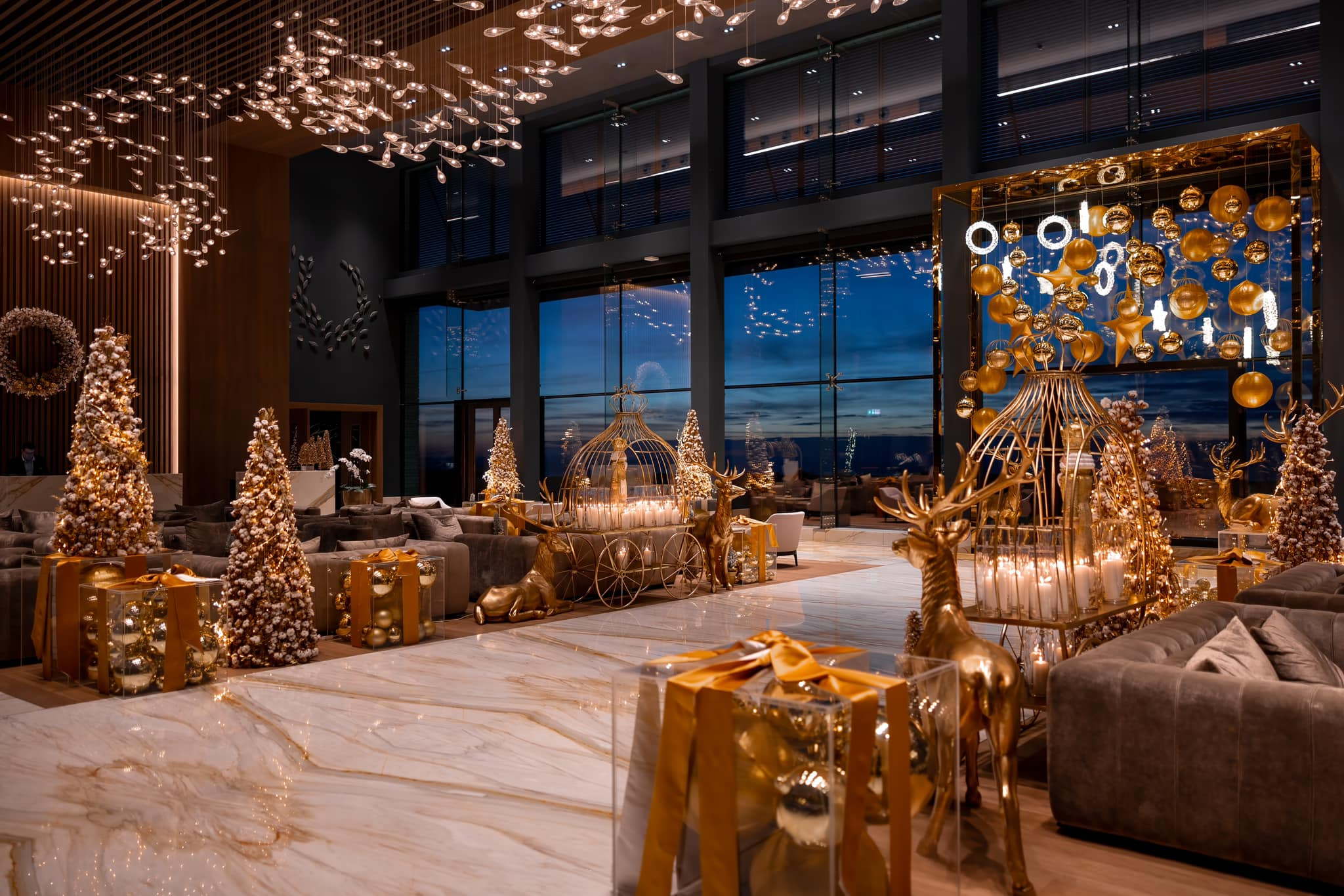 Video: Μαγικά Χριστούγεννα στην Πέγεια: Το Χωριό στο Cap St Georges παίρνει ζωή για ένα μήνα