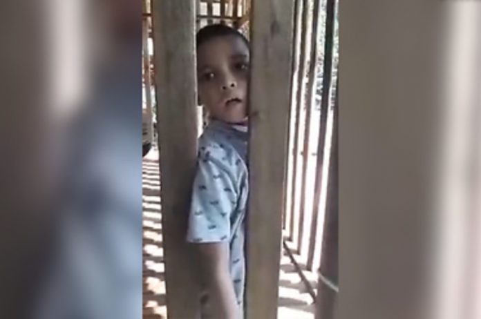 Πατέρας κλειδώνει τον γιο του σε κλουβί επί πέντε χρόνια - VIDEO