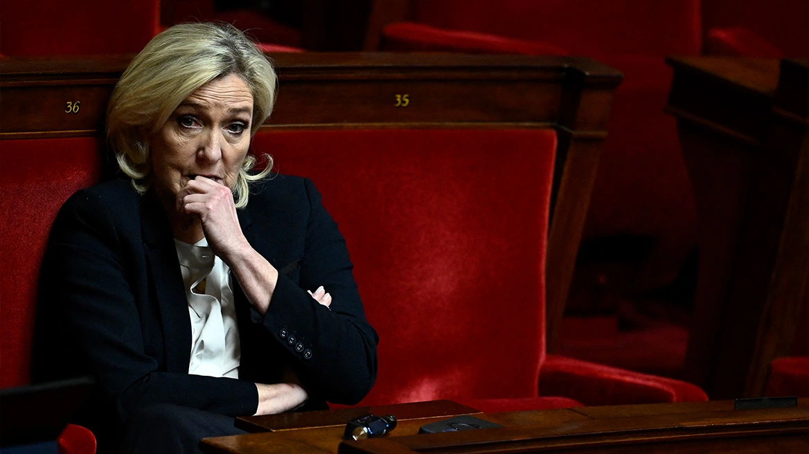 Ένοχη για υπεξαίρεση η Λεπέν: Τρία χρόνια φυλάκιση, το ένα με «βραχιολάκι»